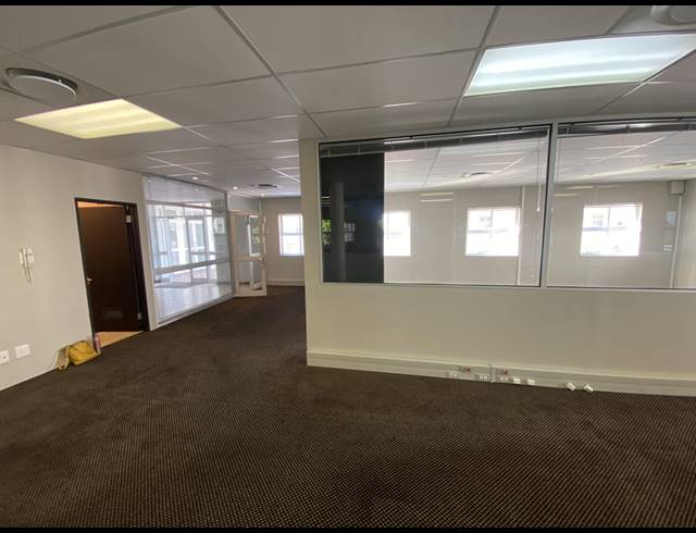 147M² OFFICE TO LET IN STEENBERG